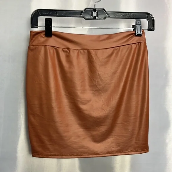 CHARLOTTE Russe mini skirt - Picture 2 of 3